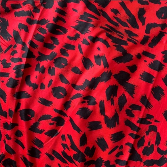 Red V Neck Lace Slit Thigh Leopard Mini Dress - Picture 5 of 6